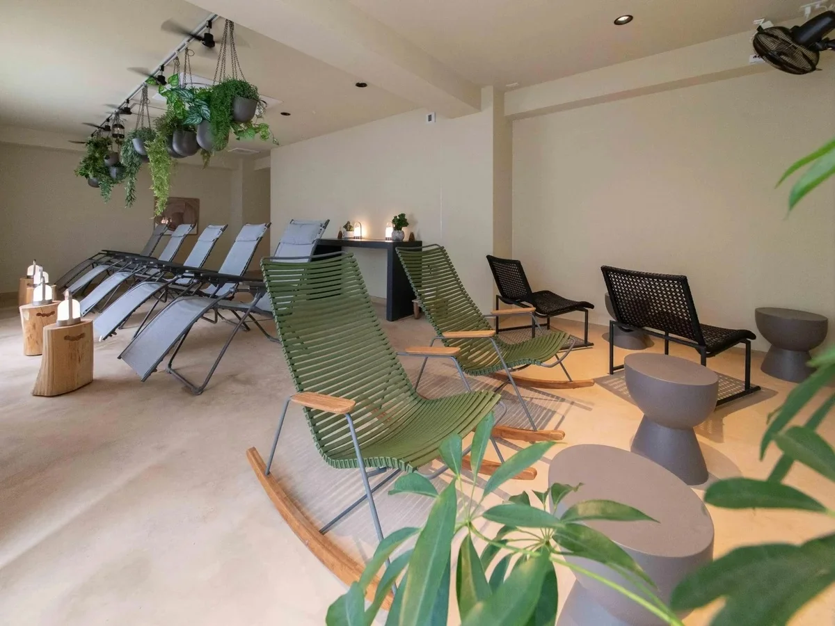 大浴場の奥には...元々厨房だった広々としたととのいスペースが！