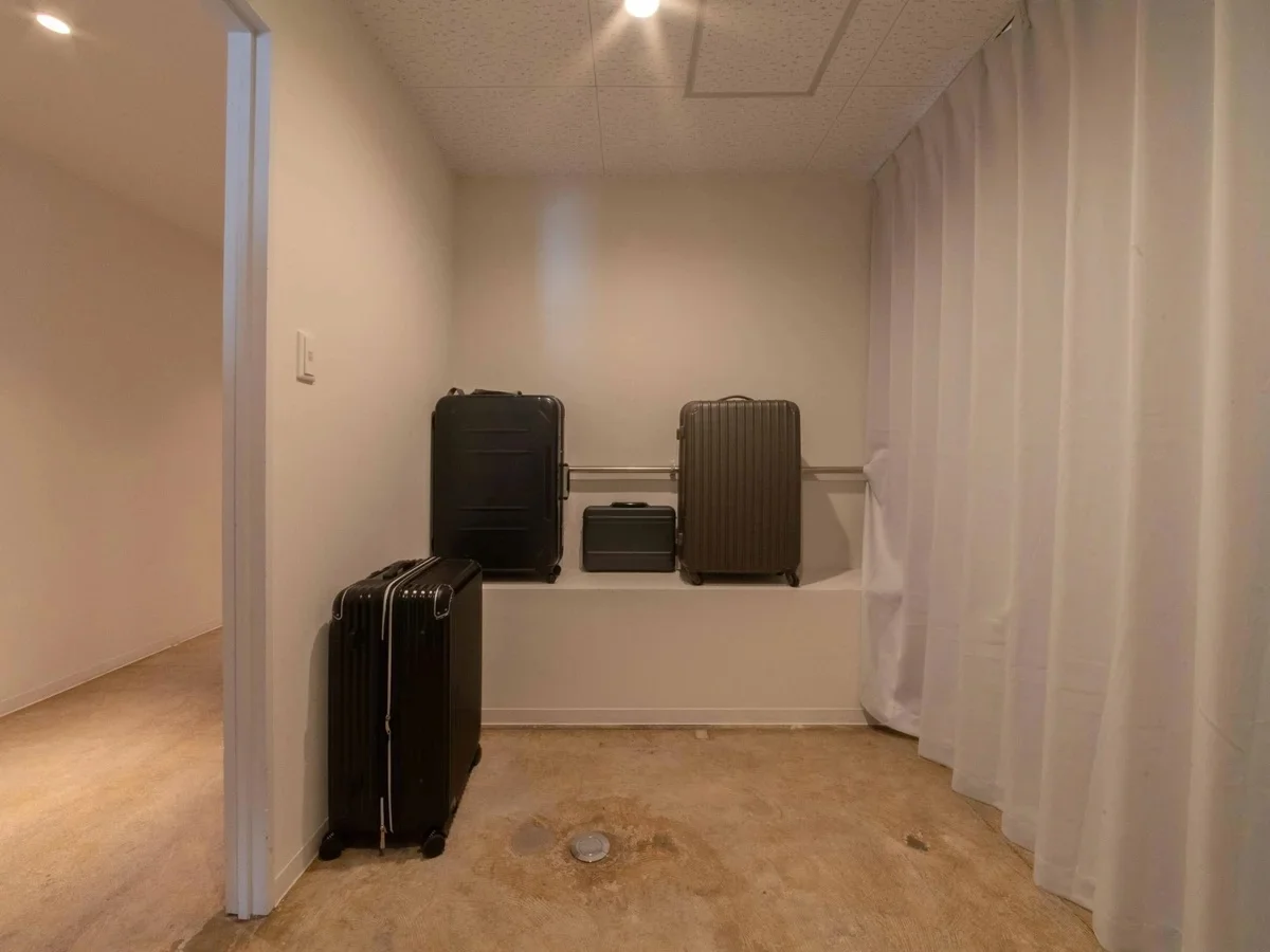 トランクルームにはスーツケースなど大型の荷物を保管できます。