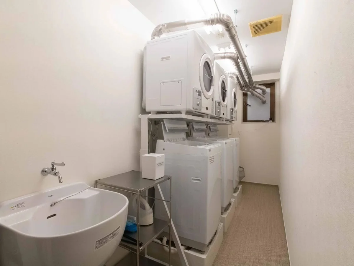 男女別のランドリー。洗剤は無料で備え付けています！