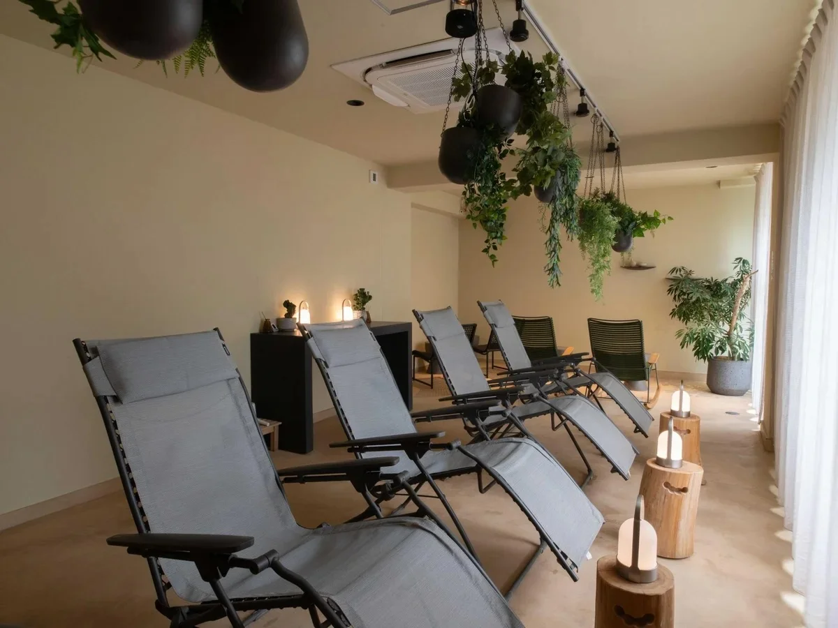 リクライニングチェアでゆったりととのえます。