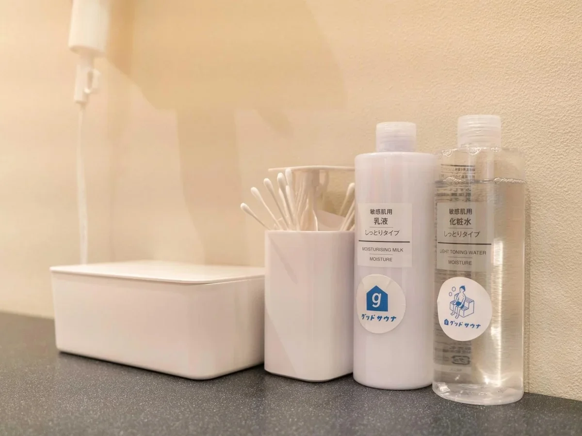 化粧水、乳液、クレンジングシートも完備！手ぶらでお風呂に入れます。