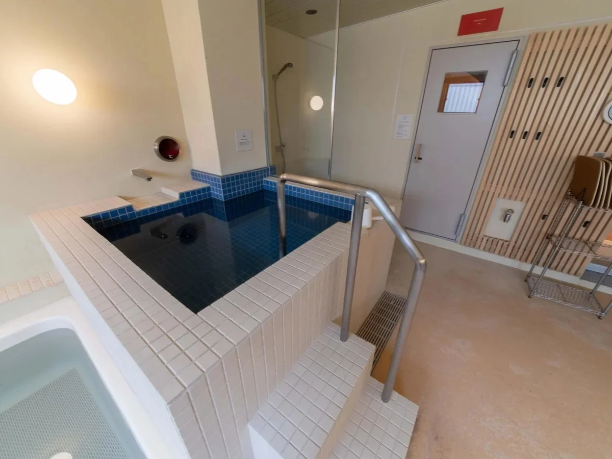 水風呂はなんと深さ75cm。全身をしっかり冷やすことができます！