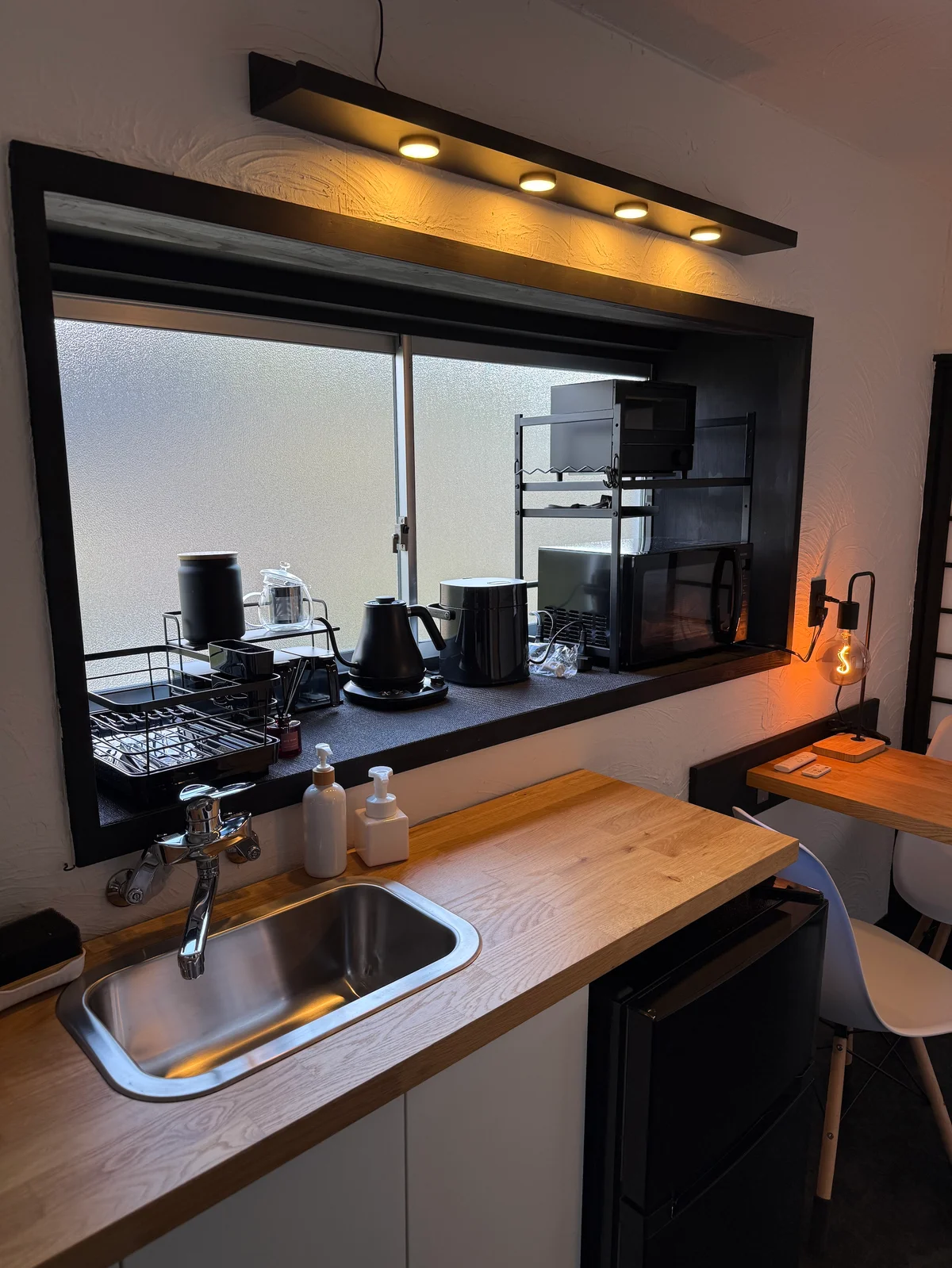 食器・調理器具完備のキッチン