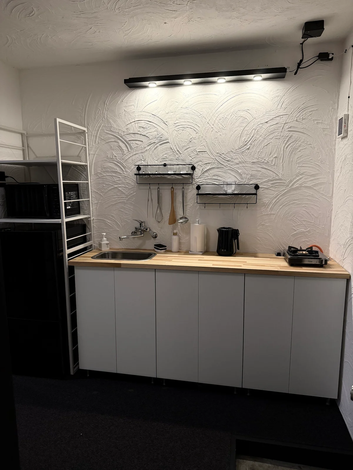 食器・調理器具完備のキッチン