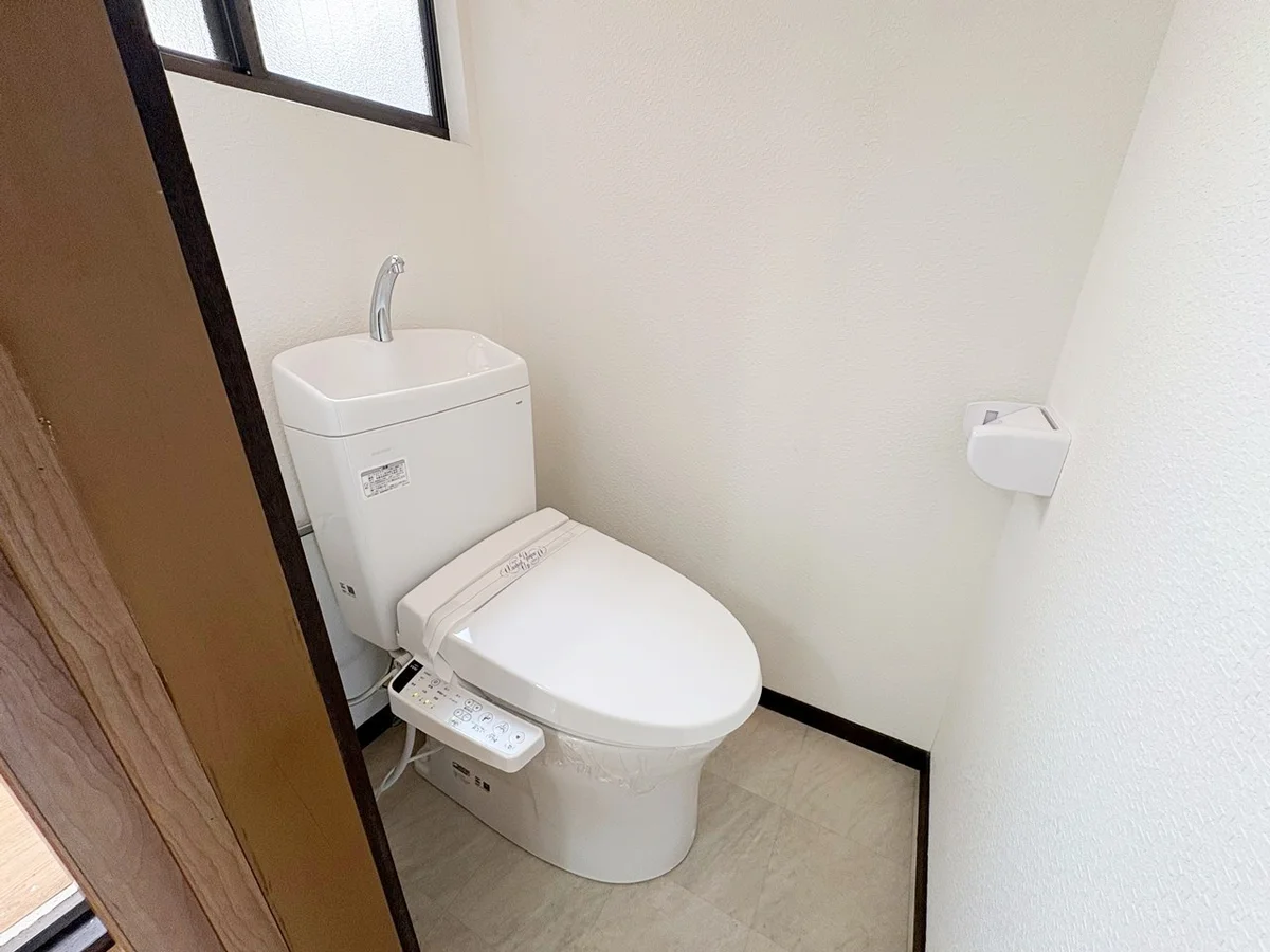 温水洗浄便座付きトイレです♪