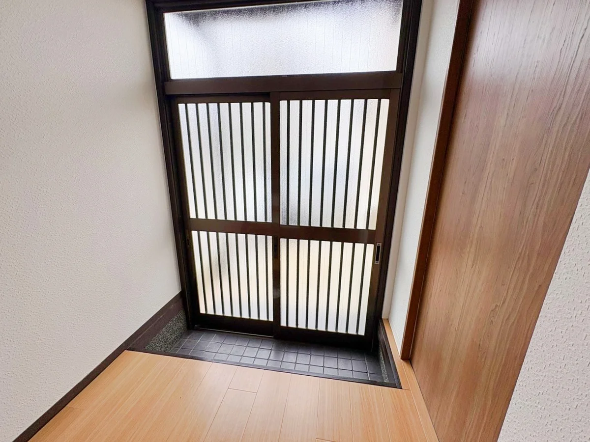 玄関はこんな感じです♪