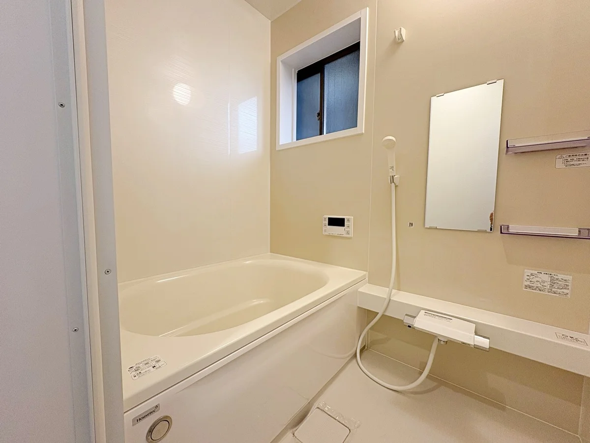 独立タイプのお風呂です！ゆっくり湯船に浸かることで出来ます♨