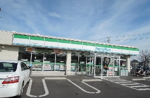 ファミリーマートまで550m
