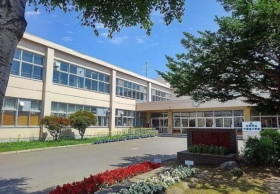 大麻東小学校まで550m