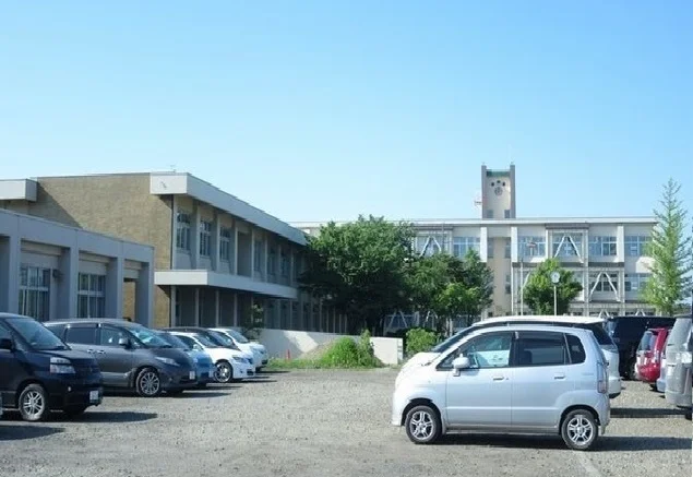 美唄市立中央小学校まで1300m