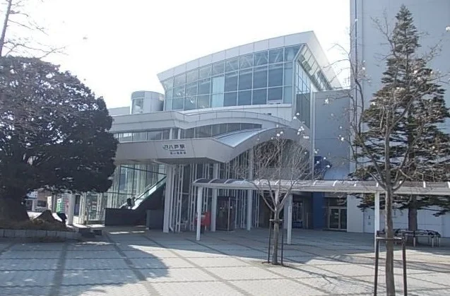 八戸駅まで1100m
