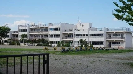 大和町立吉岡小学校まで1400m