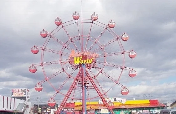 アメリカンワールドまで1200m