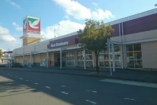 ヨークベニマル梁川店まで750m