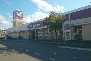 ヨークベニマル梁川店まで750m