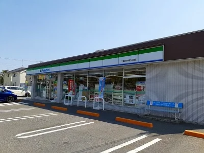 ファミリーマートまで400m
