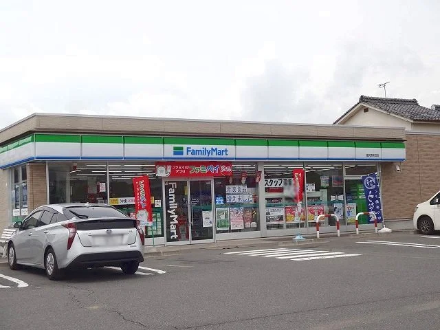 ファミリーマート　塩尻原新田店まで300m