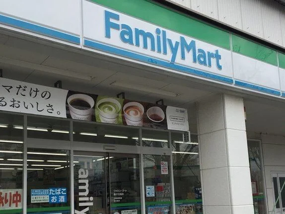 ファミリーマートまで800m