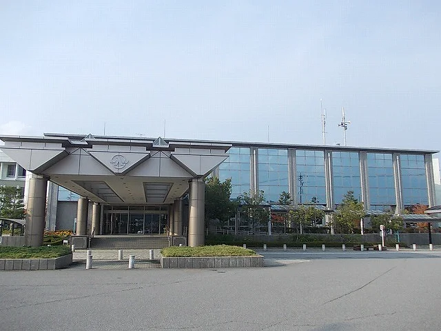 津幡町役場まで1300m