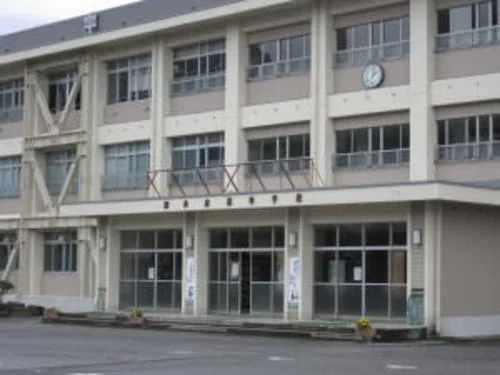 勝山南部中学校まで350m