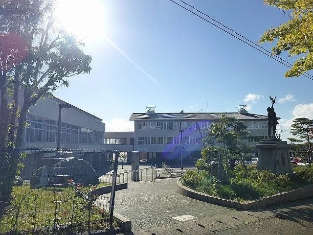 高松小学校まで1100m