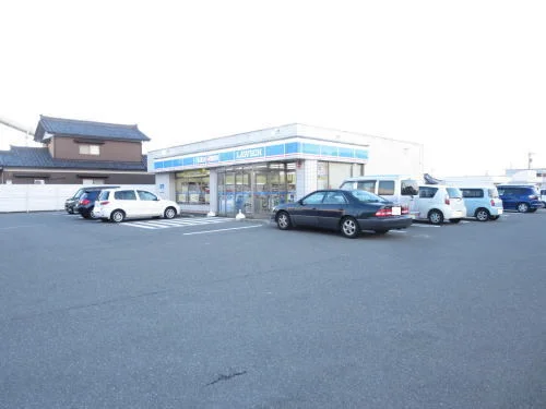 ローソン 丸岡南横地店まで700m