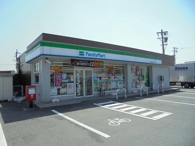 ファミリーマート成清六丁目店まで700m