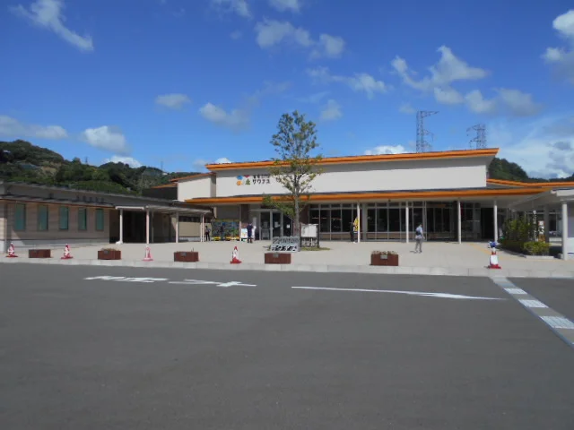 サクアス様まで800m