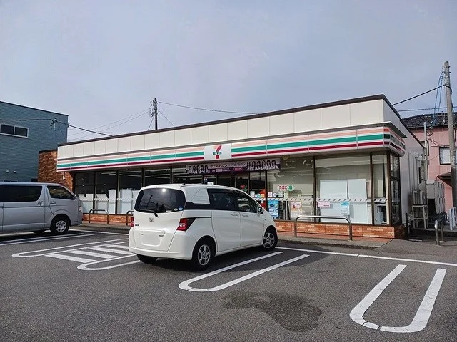 セブンイレブン金沢専光寺町店まで350m