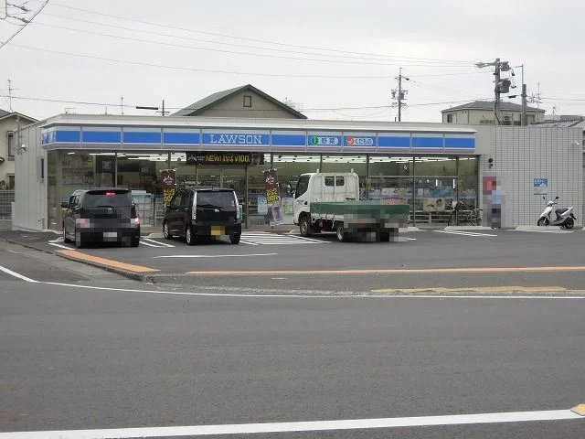 ローソン静岡大岩4丁目店まで300m