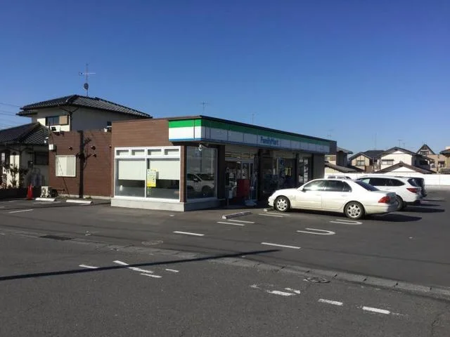 ファミリーマートまで650m