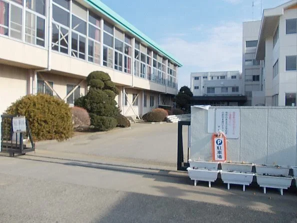 神谷小学校まで950m