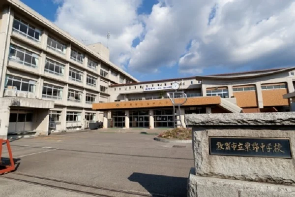 粟野中学校まで1900m