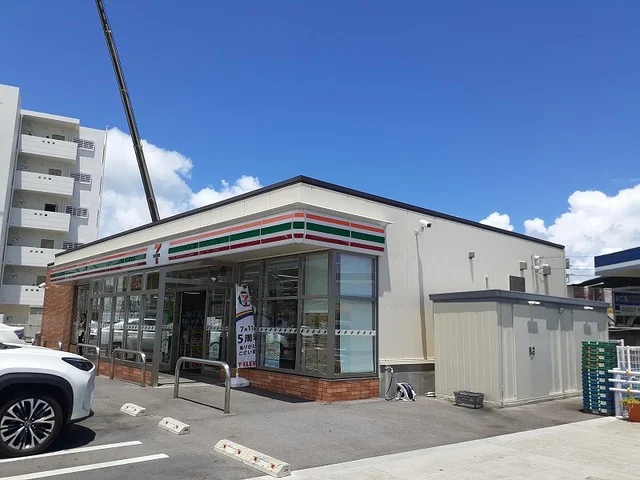 セブンイレブンうるま塩屋店まで800m