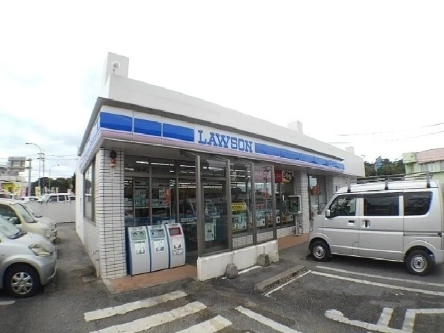 ローソン具志川田場店まで600m