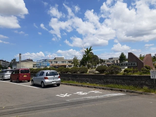 旭川市立緑が丘小学校まで1800m