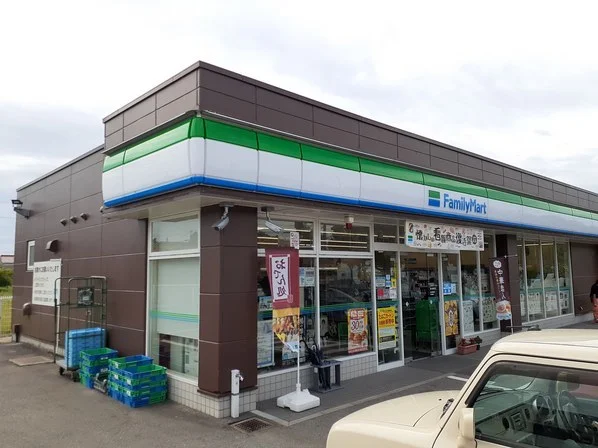 ファミリーマート滑川柳原店まで300m