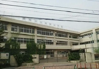 柏野小学校まで30m