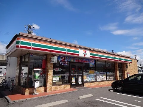 セブンイレブン日出山１丁目店まで50m