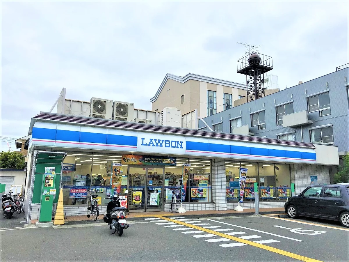 コンビニまで徒歩2分です！近くてとても便利です☆