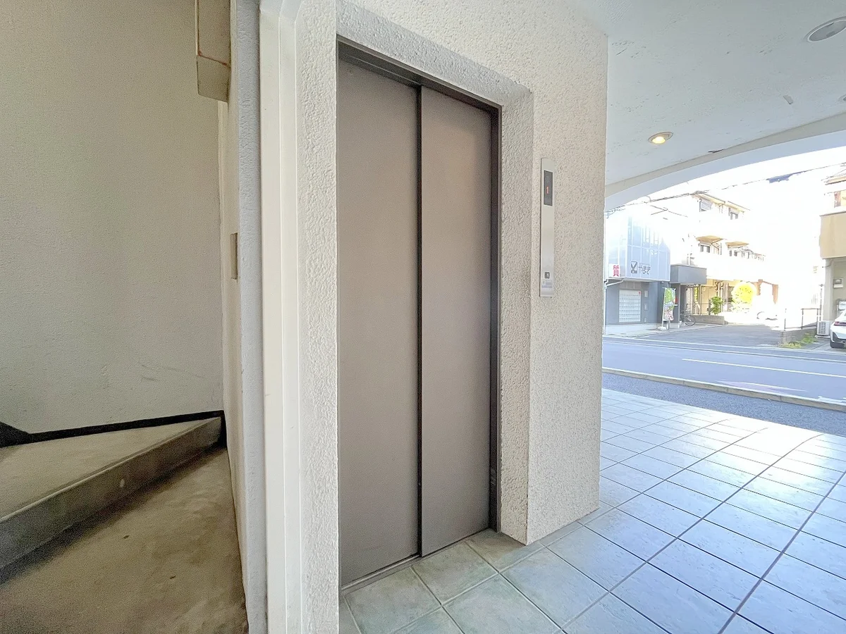 エレベーターがあります☆お買い物をしても7階のお部屋でも楽ちんです♪