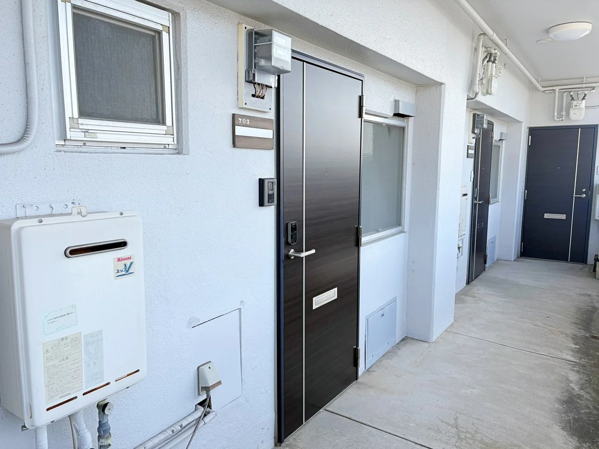 玄関はこんな感じです♪