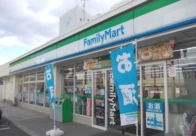 ファミリーマートまで1100m