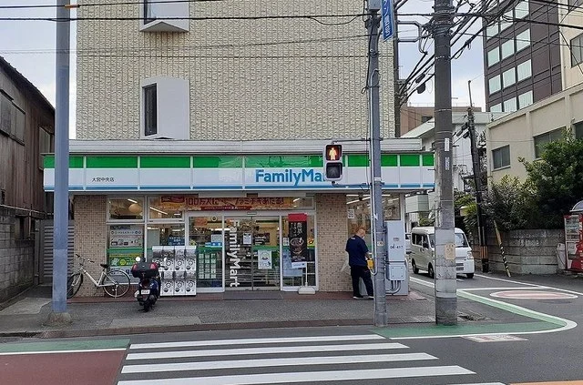 ファミリーマート　大宮中央店まで290m