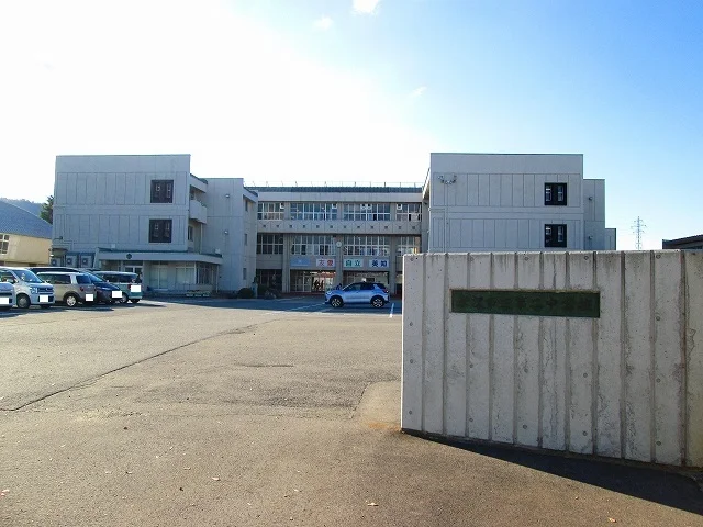 米沢市立第二中学校まで650m