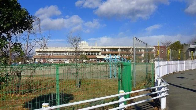 みどり市立笠懸東小学校まで1100m