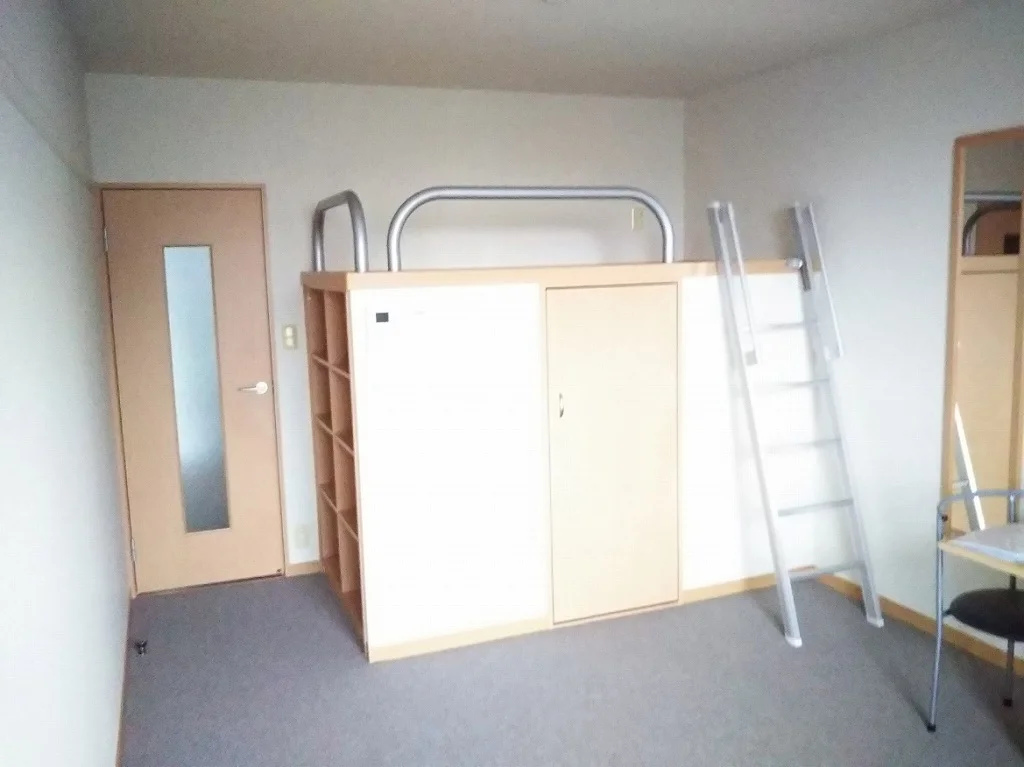 ２階は絨毯になります。