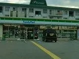 ファミリーマートまで700m