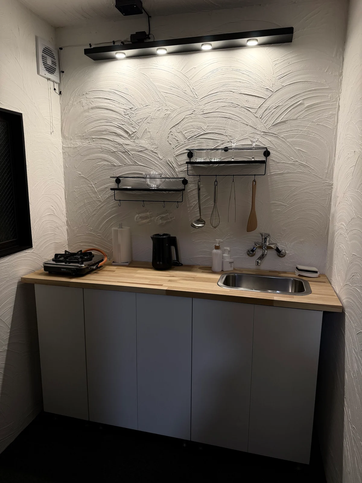 食器・調理器具完備のキッチン