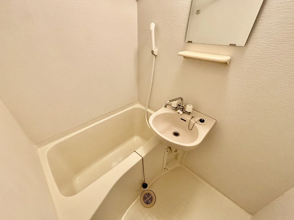 設備・仕様は号室により異なる為、現況を優先いたします。